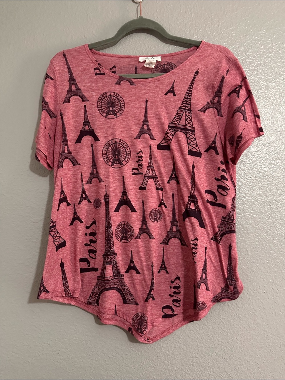 Women's Pink Eiffel Tower Print Tee size petite large